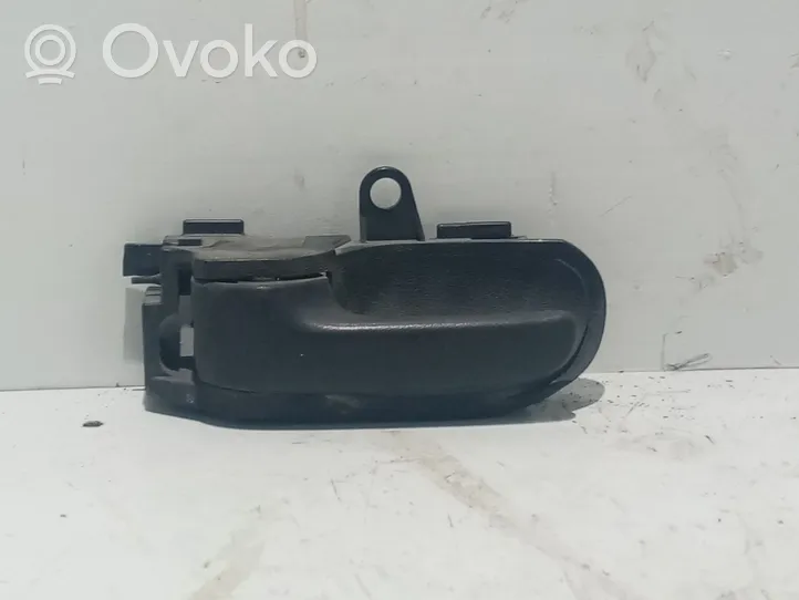 Toyota Yaris Verso Klamka wewnętrzna drzwi przednich 692060D030B2