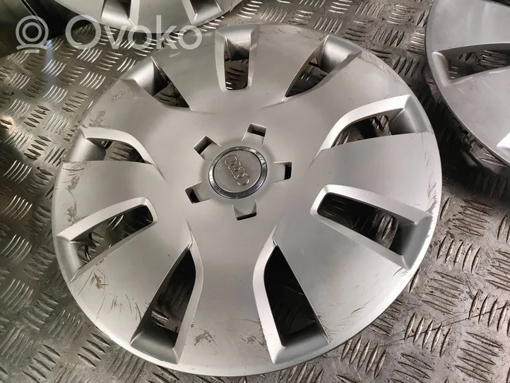 Audi A4 S4 B8 8K Mozzo/copricerchi/borchia della ruota R16 8k0601147