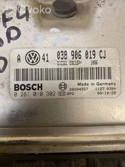 Volkswagen Golf IV Calculateur moteur ECU 038906019CJ