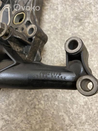 Mercedes-Benz Sprinter W906 Support de filtre à huile 70321178