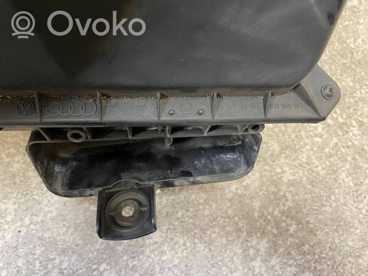 Audi A4 S4 B6 8E 8H Boîtier de filtre à air 038133835J