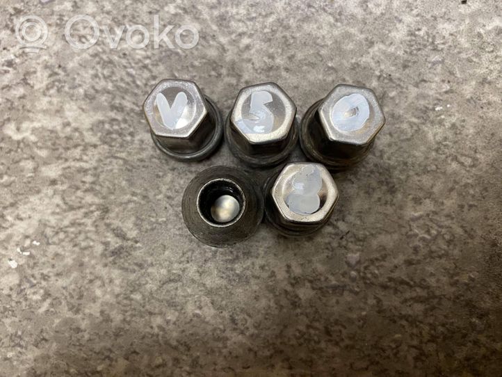 Volvo V50 Nuts/bolts 