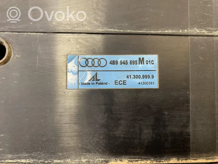 Audi A6 S6 C5 4B Galinio dangčio numerio apšvietimo juosta 4B9945695