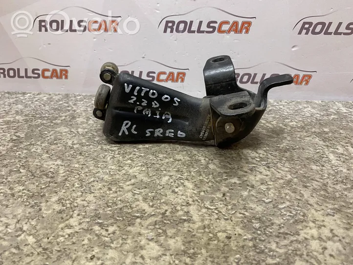 Mercedes-Benz Vito Viano W639 Mittlere Rollenführung Türführung Schiebetür Seitentür A63976001047