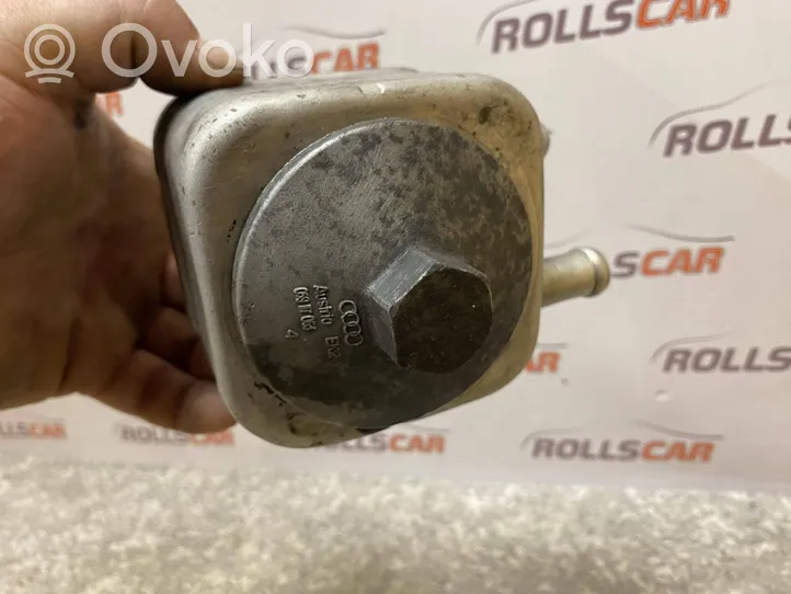 Audi A6 S6 C5 4B Halterung Ölfilter / Ölkühler 059117063