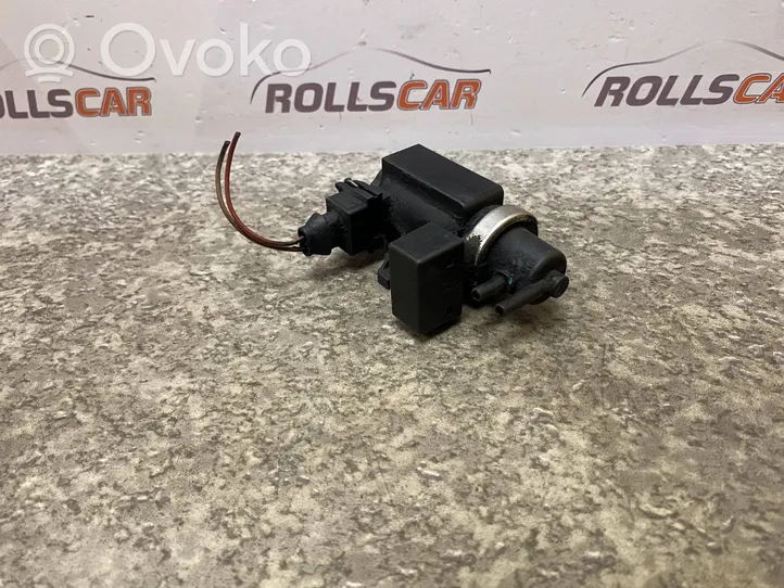 BMW 5 E39 Solenoīda vārsts 72279600