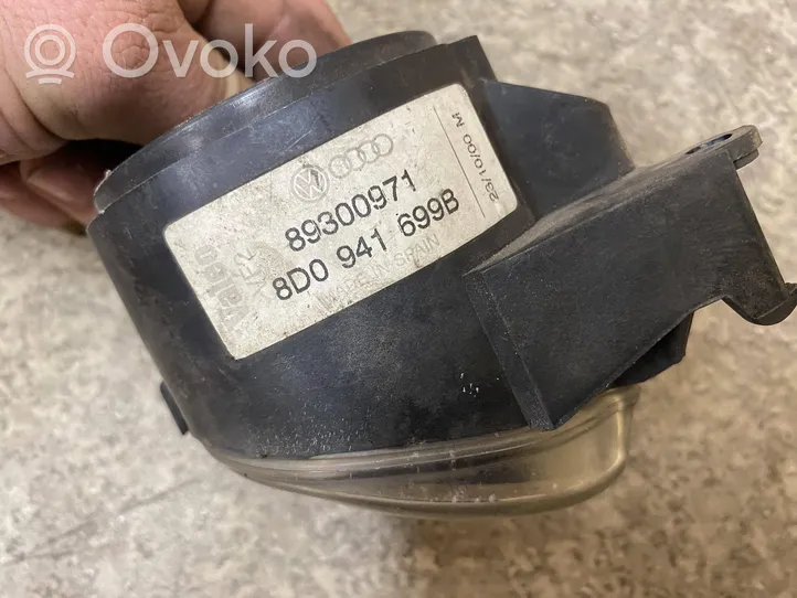 Audi A4 S4 B5 8D Światło przeciwmgłowe przednie 8D0941699B