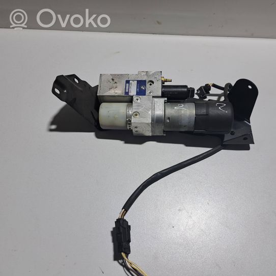 BMW 5 E60 E61 Moteur de pompe hydraulique de hayon 7111867