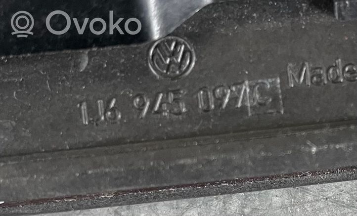 Volkswagen Golf IV Bagažinės apšvietimo žibintas 1J6945094C