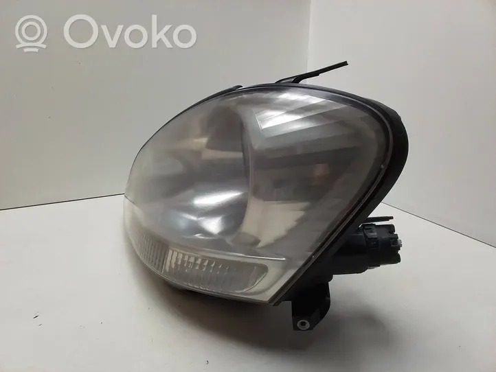 Toyota Avensis Verso Lampa przednia 