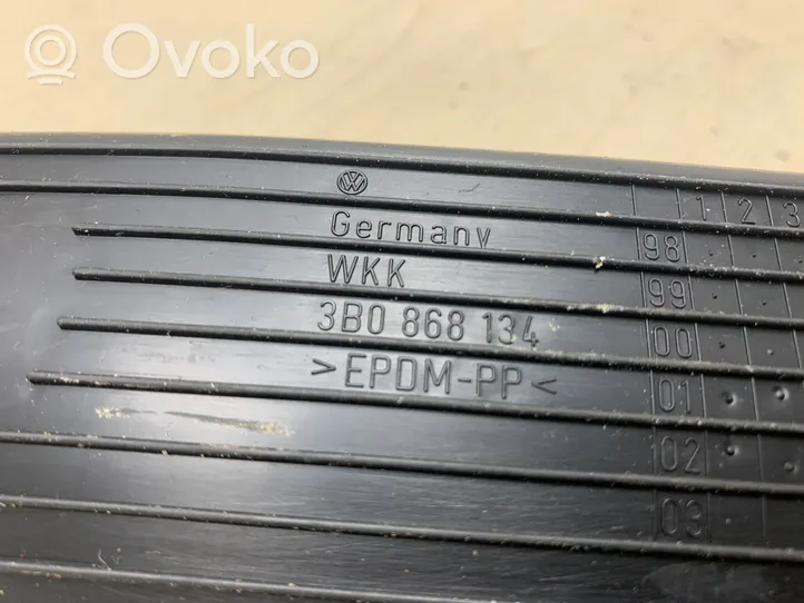 Volkswagen PASSAT B5.5 Kita priekinių durų apdailos detalė 3B0868134