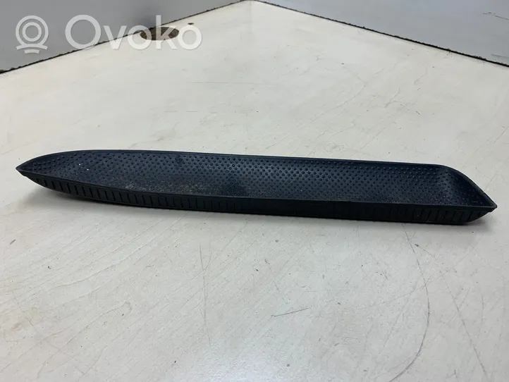 Volkswagen PASSAT B5.5 Altro elemento di rivestimento della portiera anteriore 3B0868134