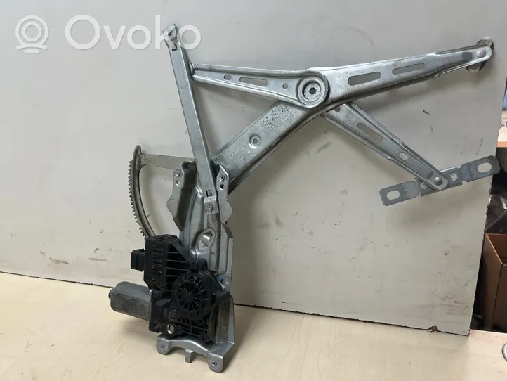 Opel Zafira B Moteur de lève-vitre de porte avant 0130821454