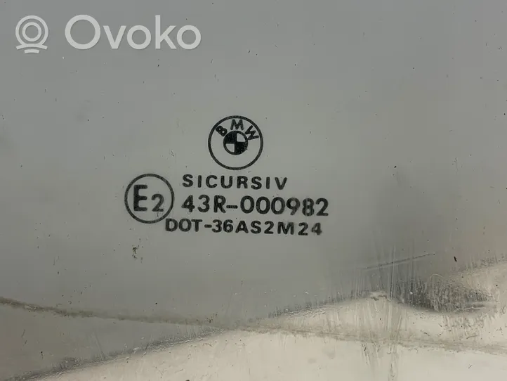 BMW 5 E39 Основное стекло передних дверей (четырехдверного автомобиля) 43R000982