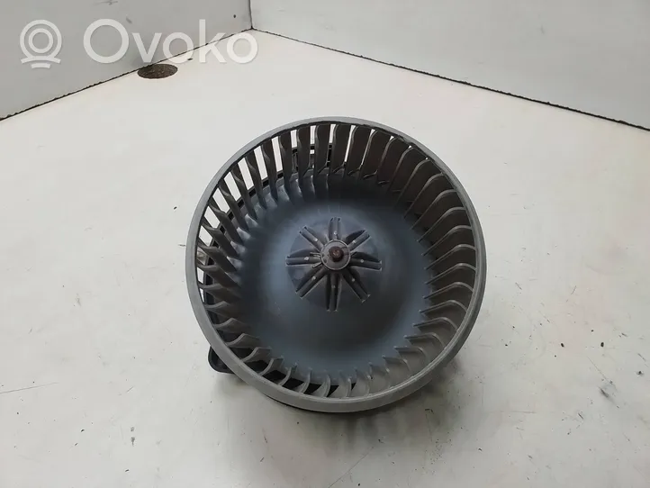 Toyota Avensis Verso Pečiuko ventiliatorius/ putikas 16207C030