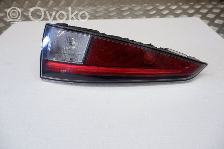 Toyota Prius (XW50) Feux arrière / postérieurs 8158047010