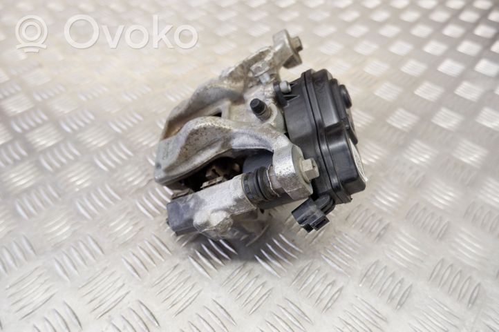 Toyota Yaris XP210 Pinza del freno posteriore 463100D010