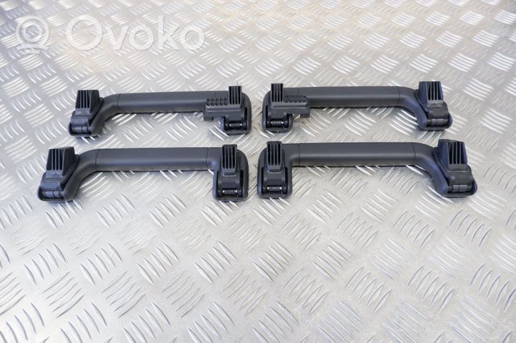 Volkswagen Touareg II Un set di maniglie per il soffitto 7P0857644B