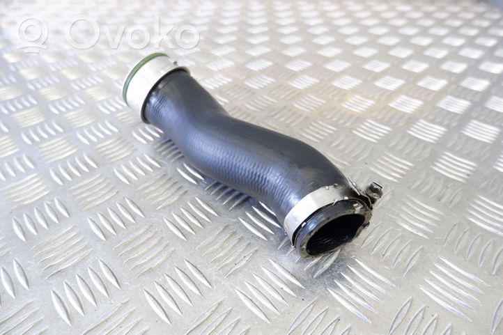 Volkswagen Touareg II Tube d'admission de tuyau de refroidisseur intermédiaire 7P0145943