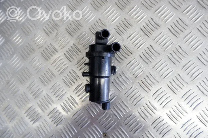 Lexus RX 330 - 350 - 400H Pompe à eau de liquide de refroidissement 0641001080