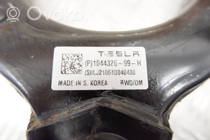 Tesla Model 3 Górny wahacz przedni 104432699H