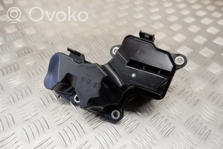 Toyota Yaris XP210 Kita variklio skyriaus detalė 12211F3010