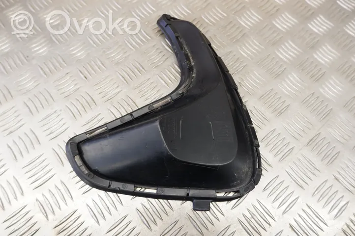 Toyota Yaris XP210 Etupuskurin alempi jäähdytinsäleikkö 52112K0010