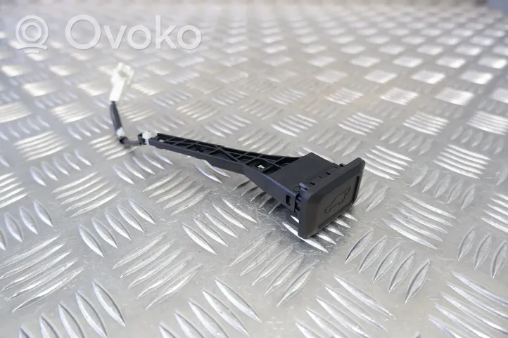 Toyota RAV 4 (XA40) Przełącznik / Przycisk otwierania klapy bagażnika 8493042040