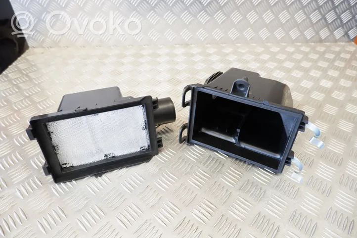 Toyota Prius (XW50) Caja del filtro de aire 1770037330