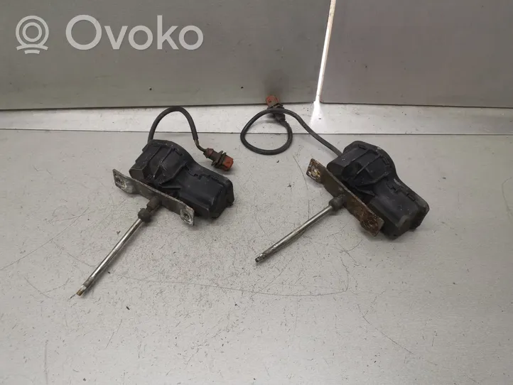 Volvo 850 Silniczek wycieraczki lampy przedniej 