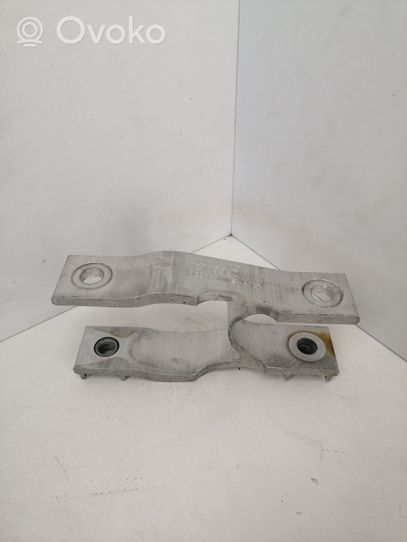 Volvo XC60 Engine mounting bracket 32139982