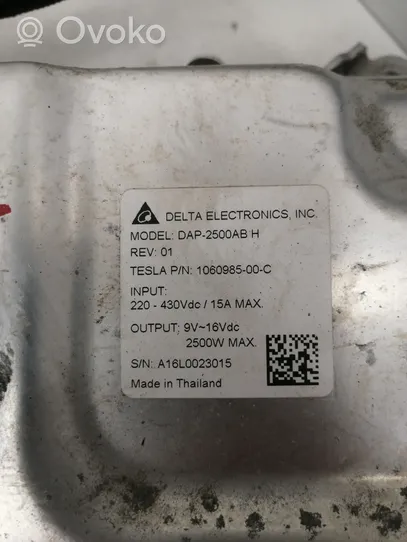 Tesla Model X Convertisseur / inversion de tension inverseur 106098500C