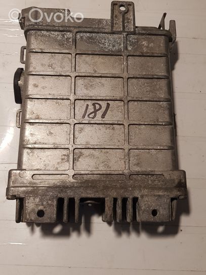 Volkswagen PASSAT B4 Sterownik / Moduł ECU 0261200858