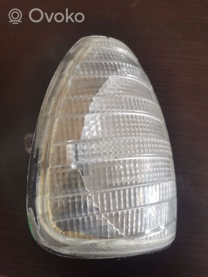 Mercedes-Benz 200 300 W123 Front indicator light 121104B