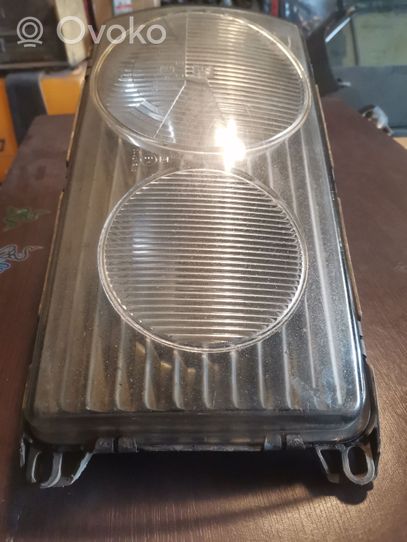 Mercedes-Benz 200 300 W123 Lampa przednia 11777900RE