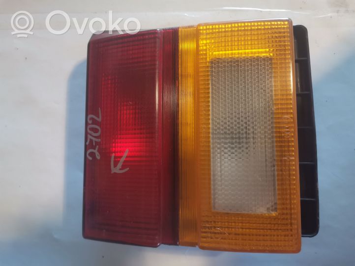 Audi 200 Lampy tylnej klapy bagażnika 443945226