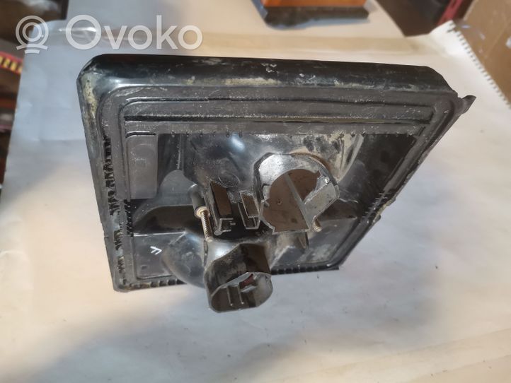 Audi 80 90 B2 Takaluukun takavalot 811945225