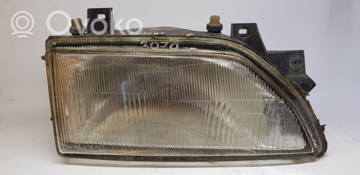 Ford Orion Lampa przednia D92AG13005C2B