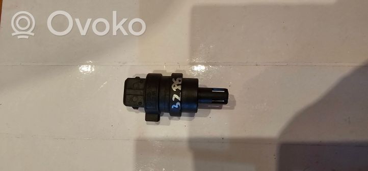 Volkswagen Golf III Sensore della temperatura dell’aria aspirata 028906081