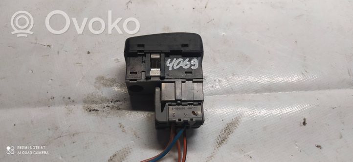 Volvo 850 Bouton commande réglage hauteur de phares 6849810