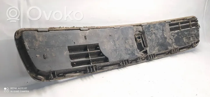 Audi A4 S4 B5 8D Maskownica / Grill / Atrapa górna chłodnicy 8D0853651D