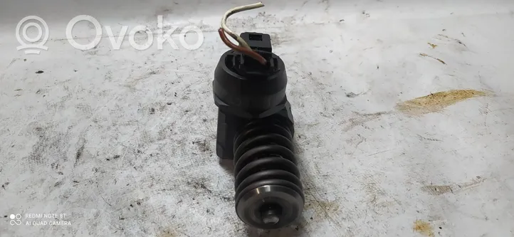 Skoda Octavia Mk2 (1Z) Injecteur de carburant 038130073BP