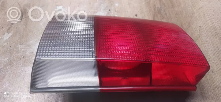 Audi 80 90 S2 B4 Lampy tylnej klapy bagażnika 8a0945093j