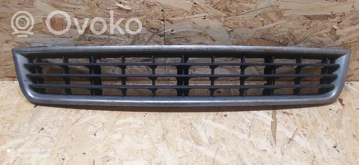 Audi A4 S4 B6 8E 8H Grille inférieure de pare-chocs avant 8E0807647