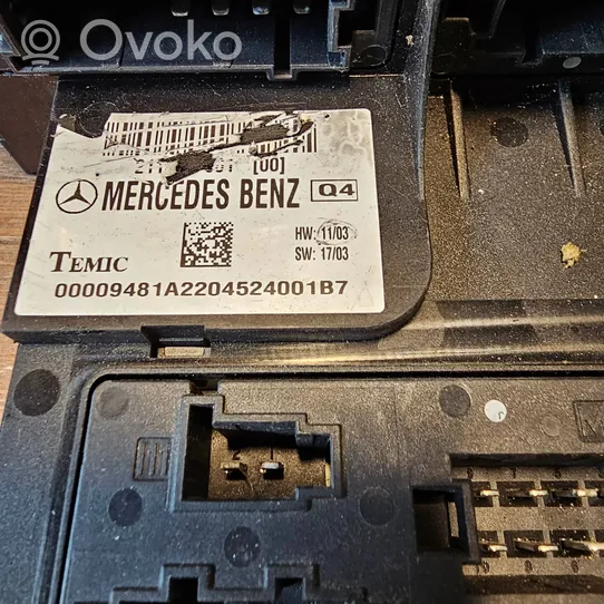 Mercedes-Benz E W211 Module de fusibles 00009481A