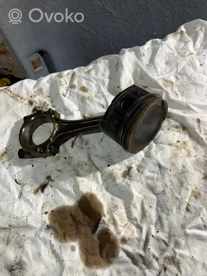 Nissan Micra Piston avec bielle 