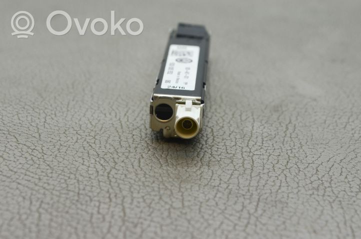 Volkswagen Jetta VI Antenas pastiprinātājs 5C6035552