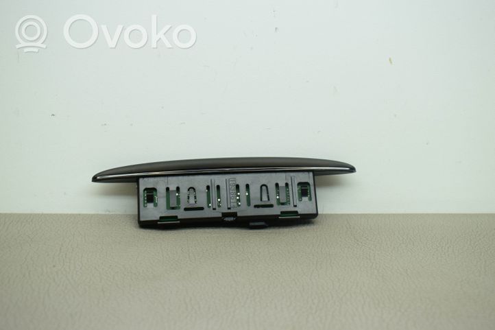 Mercedes-Benz GLA W156 Anzeige Display Einparkhilfe Parktronic PDC A1725420023