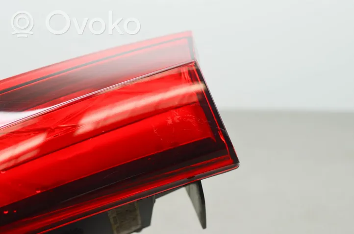 Skoda Karoq Lampy tylnej klapy bagażnika 57A945308