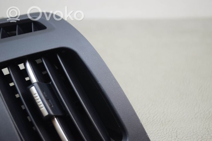 Toyota Prius (XW30) Dysze / Kratki nawiewu deski rozdzielczej 5565047120